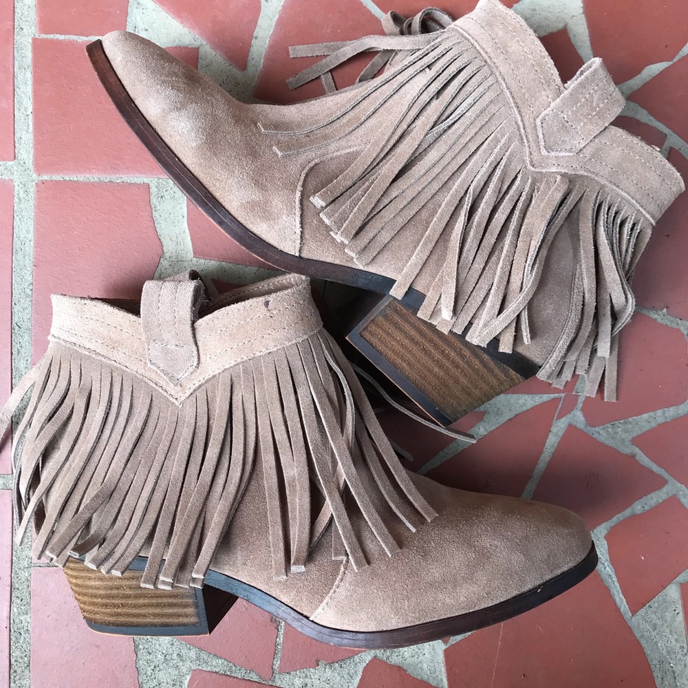 NWOT FRINGE BOOTIES